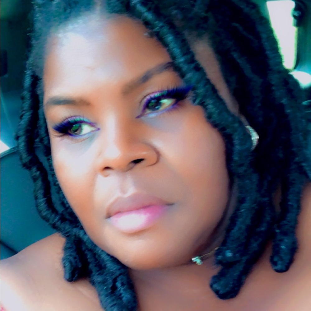 Meet your Posher, Monica